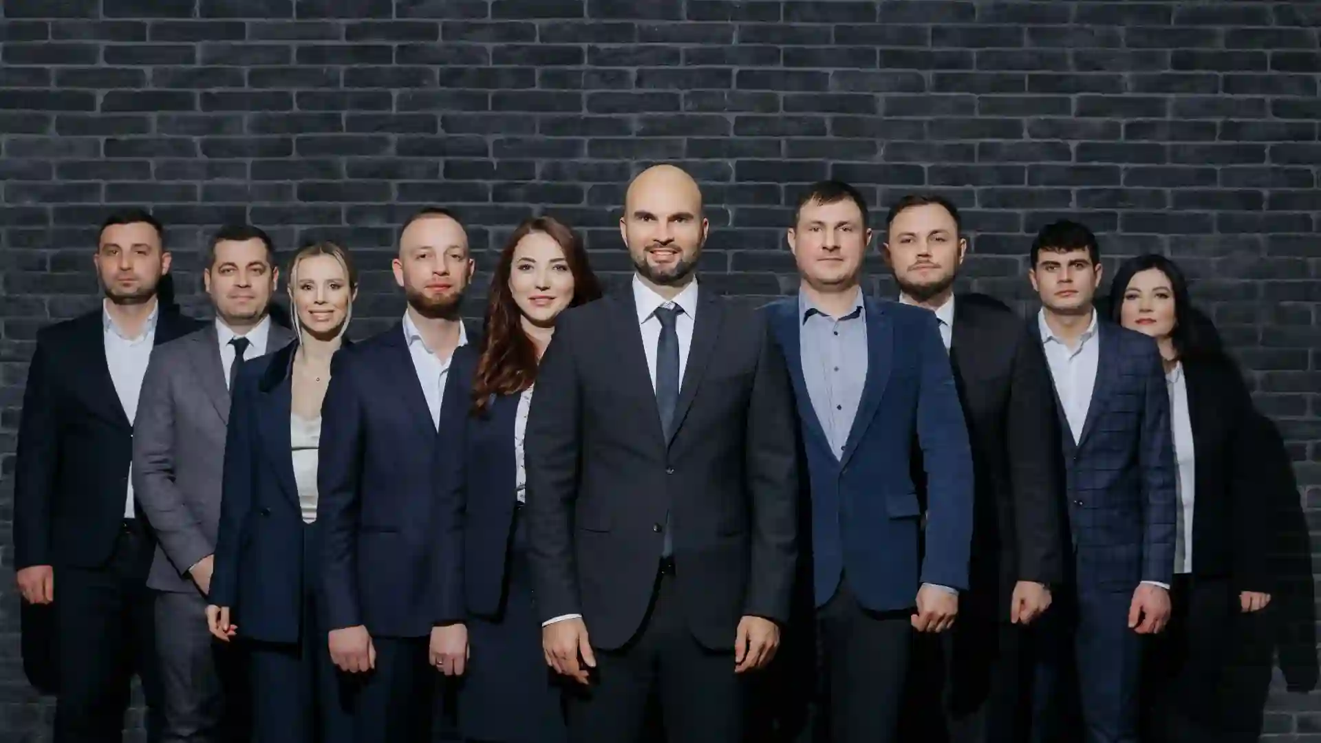 <span>130</span> profesioniști