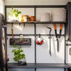 Решение для хранения садовых инструментов