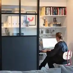 Домашний офис за раздвижными дверями