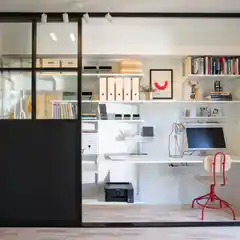 Домашний офис за раздвижными дверями