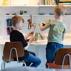 Домашний офис за раздвижными дверями