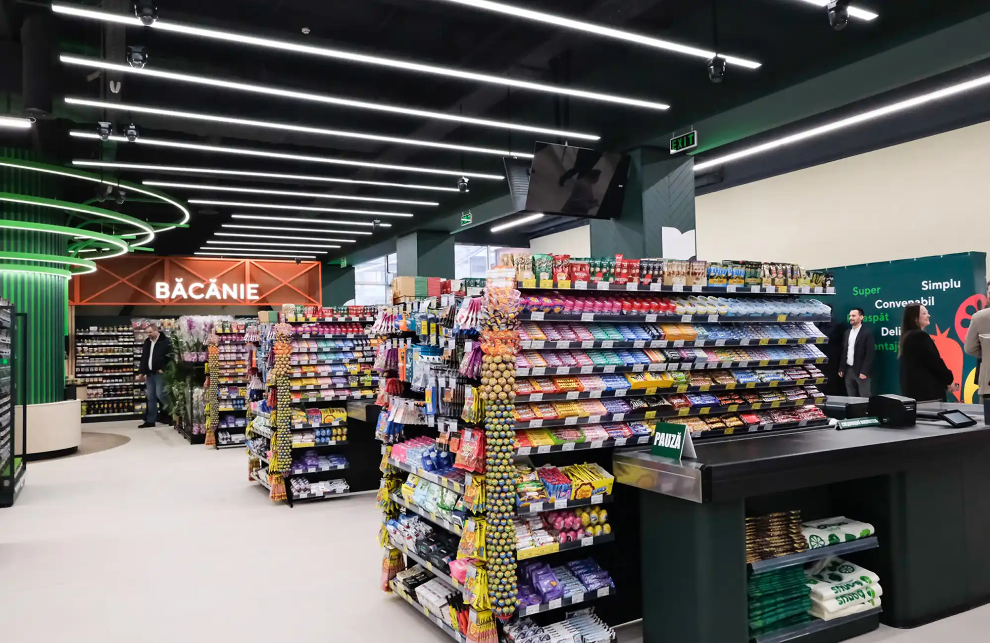 Bonus Superstore, Botanica