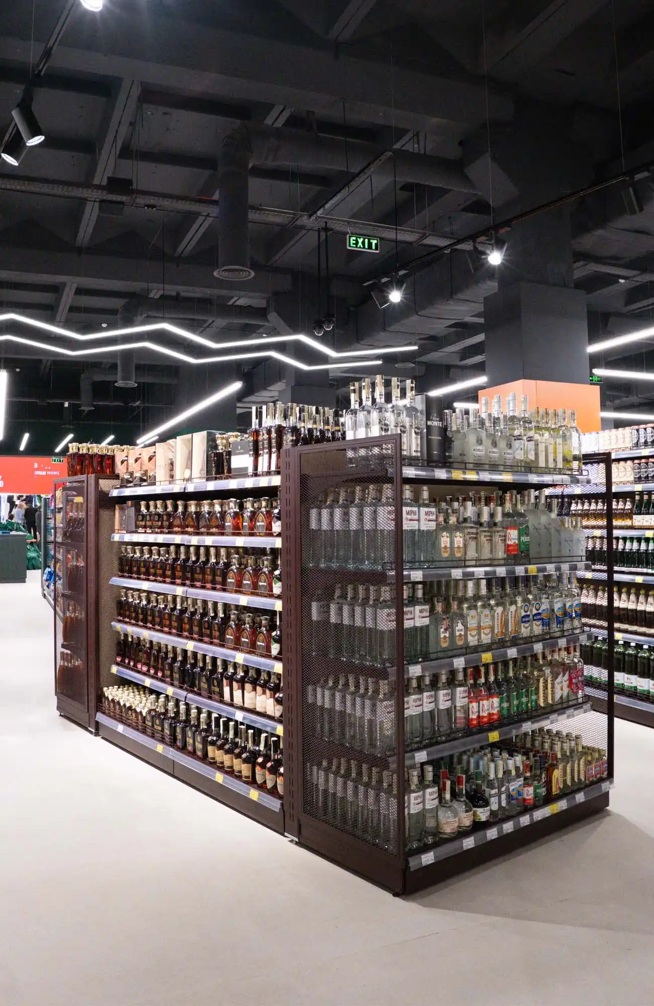 Bonus Superstore, Botanica