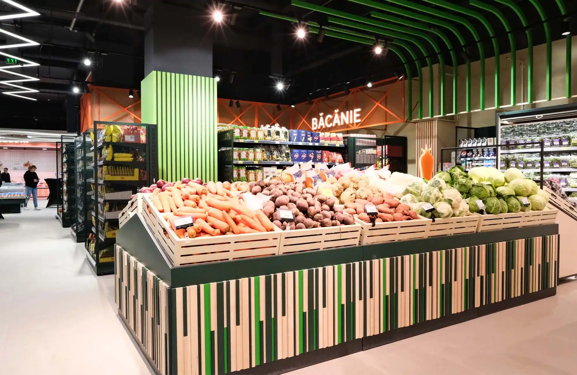 Bonus Superstore, Botanica