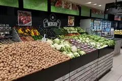 Мобильные стеллажи для овощей и фруктов с плоской или наклонной выкладкой