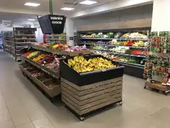 Мобильные стеллажи для овощей и фруктов с плоской или наклонной выкладкой