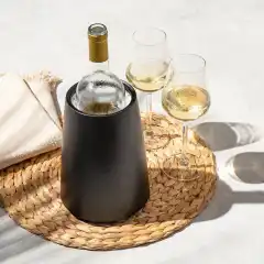 Чёрный охладитель для бутылок с активным охлаждающим чехлом