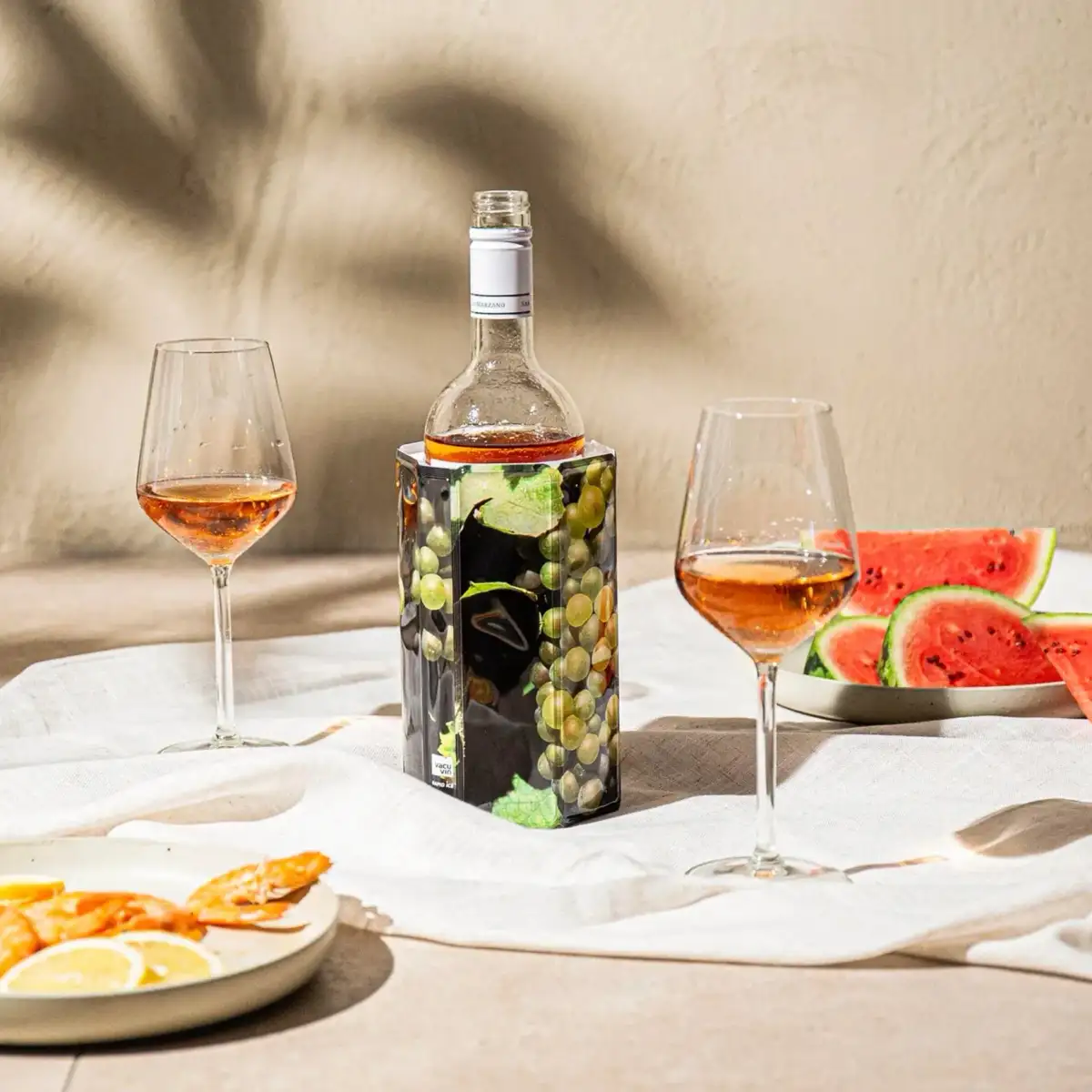 Охлаждающий чехол для вина с виноградом