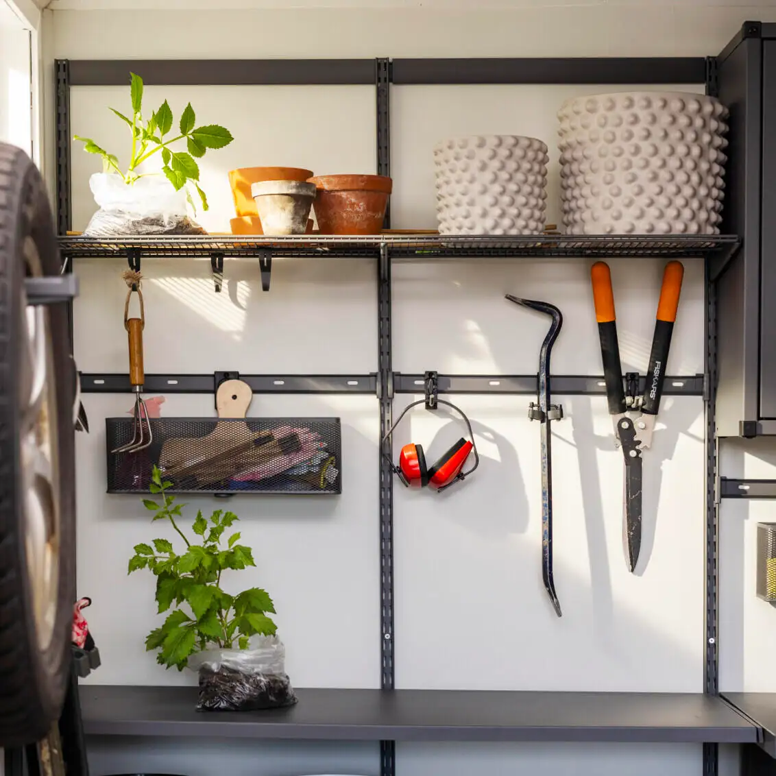 Решение для хранения садовых инструментов