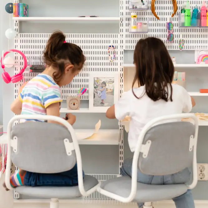  Модульная система полок и места для хранения в детской комнате