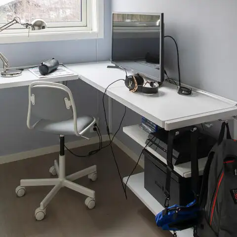 - Персонализированный стол для учебы и игр - 🇬🇧 Customized desk for homework and gaming Dacă dorești să-l formulezi mai natural pentru un titlu de produs sau descriere, pot ajusta stilul. Vrei să sune mai comercial, mai tehnic sau mai prietenos?