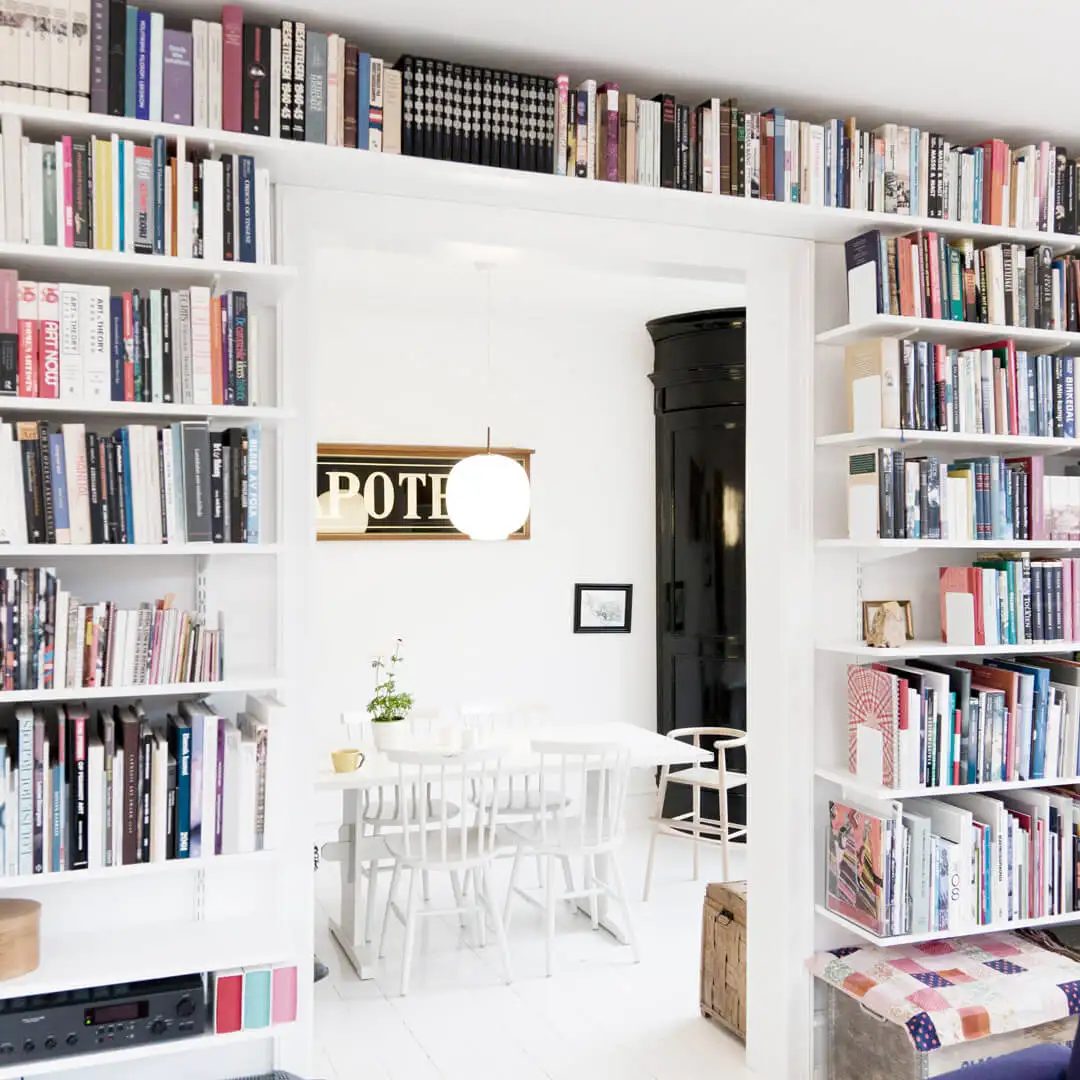 Решение для создания библиотеки вокруг двери