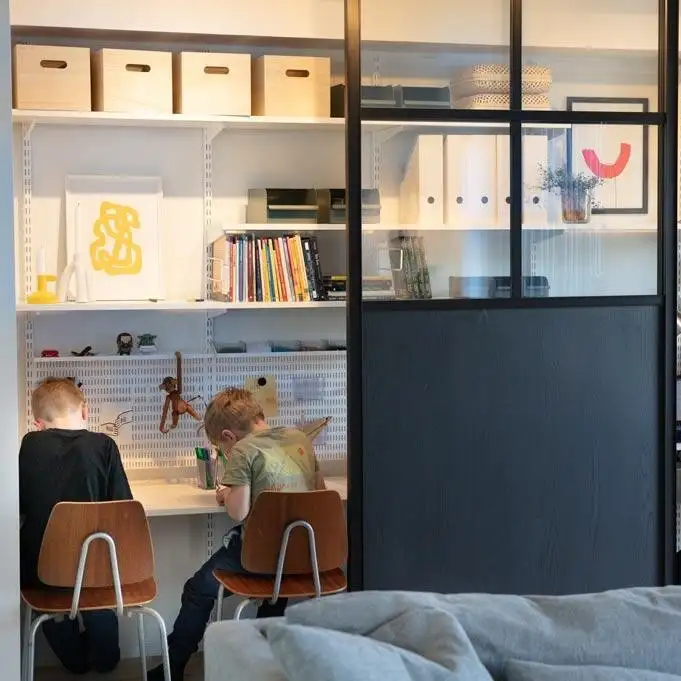 Домашний офис за раздвижными дверями