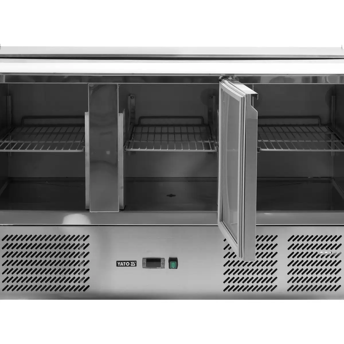 Стол холодильный 368 л 3 двери, 1365x700x876 мм