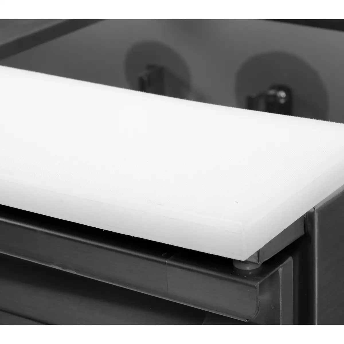 Стол холодильный 368 л 3 двери, 1365x700x876 мм