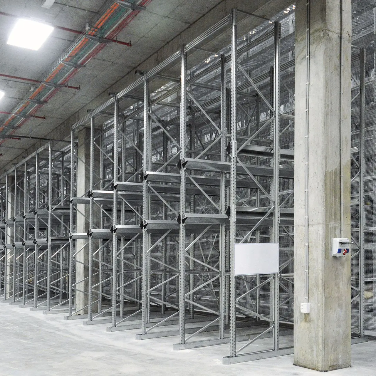 Профессиональная полочная система хранения высокой нагрузки  Серия Superbuild